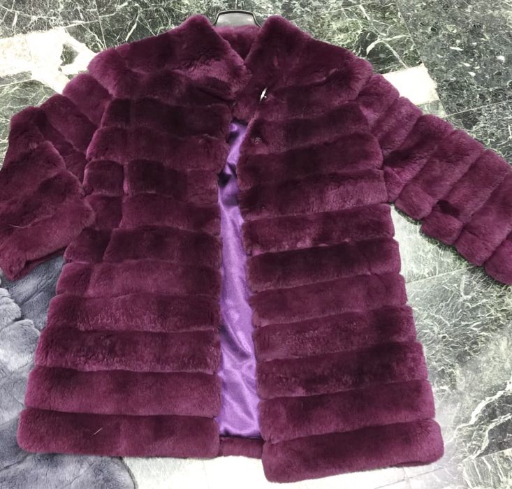 Vand haina de blana din Chinchilla-Rex toate marimile 1300 lei!!