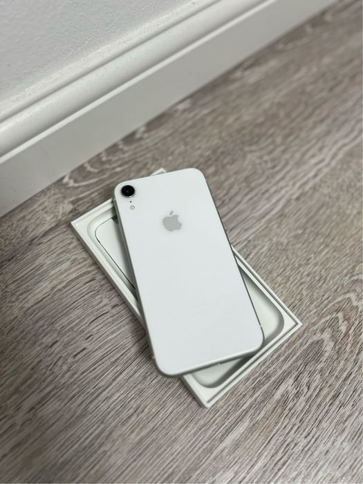 Продам айфон XR в отличном состоянии