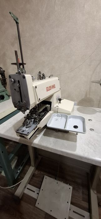 Продам пуговичную машину