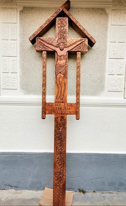 Troita și Cruce din Stejar Sculptat Manual