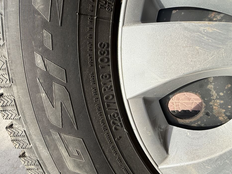 Комплект зимни гуми с джанти 225/70/ R16 TOYO