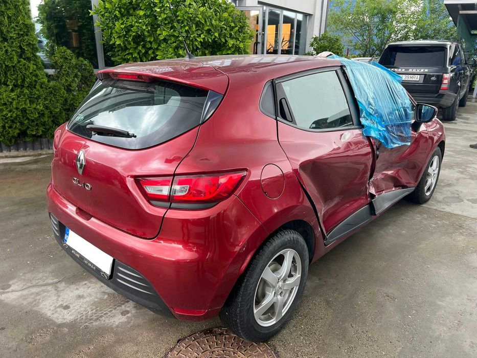 Renault Clio 4 facelift 2019 Avariat 0.9 tce 106.000 km aer conditionat bose usor avariat deplasabil