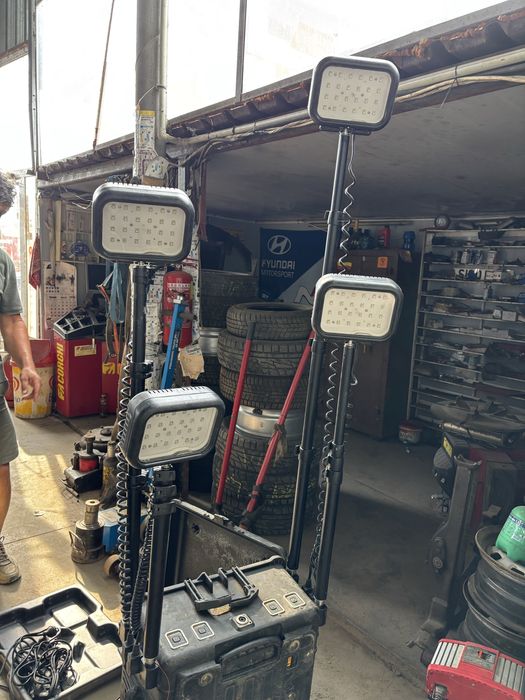 Подвижна станция с телескопични  лампи и акумулатори