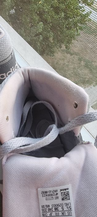 Маратонки ADIDAS номер 38 като нови.