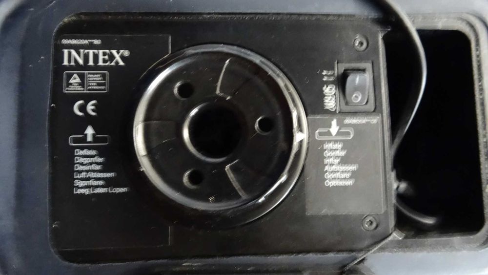 матрас Intex  со встроенным электронасосом