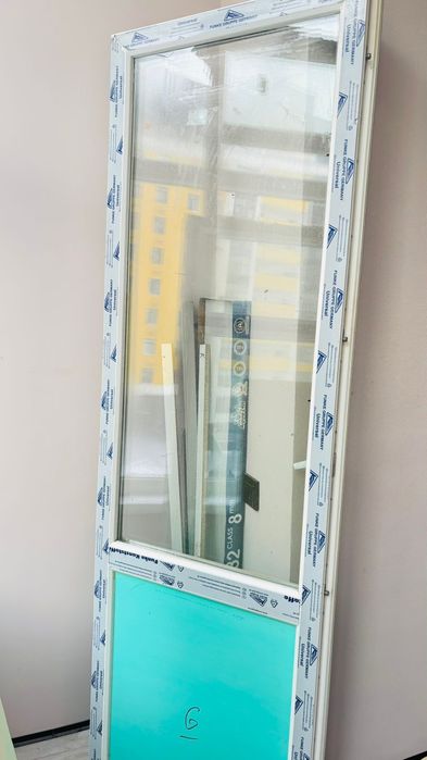 Продам дверь и окно на балкон