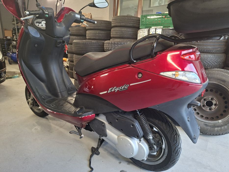 Скутер Peugeot Elyseo 150