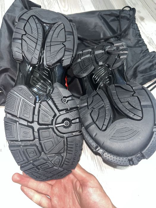 Balenciaga runner graffiti