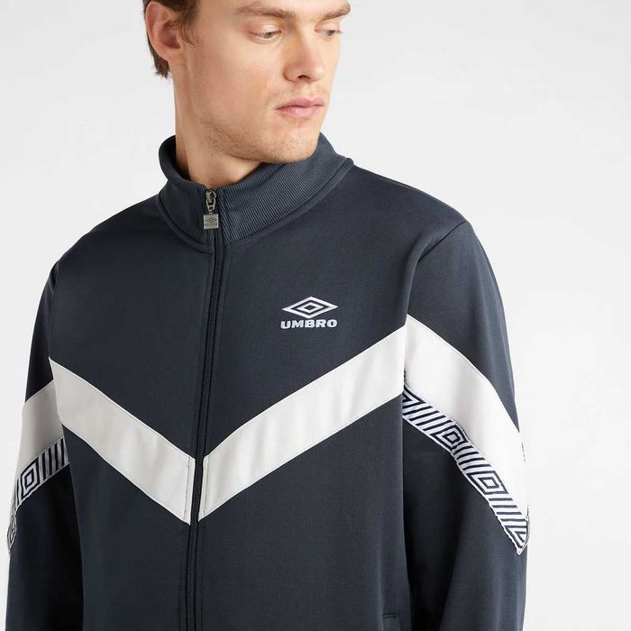 Намалено Umbro мъжко горнище ново М размер