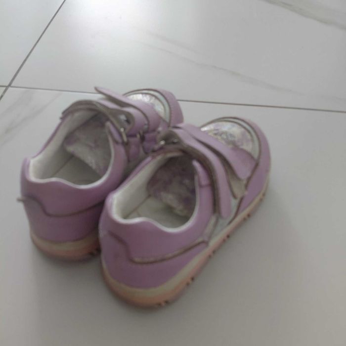 Кроссовки отличного качества для девочки