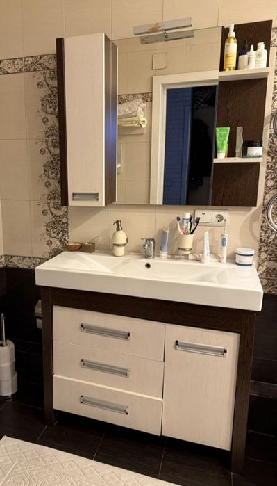 Гарнитур для ванной комнаты (тумба с раковиной + зеркальный шкаф)