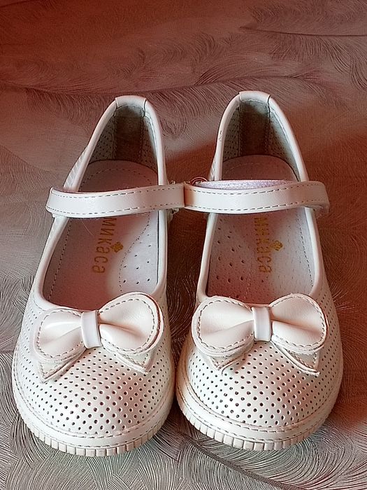 Продам туфли на девочку.