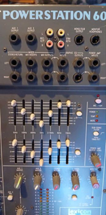 Vând mixer activ 2x300W, 10 canale marca Soundcraft Spirit