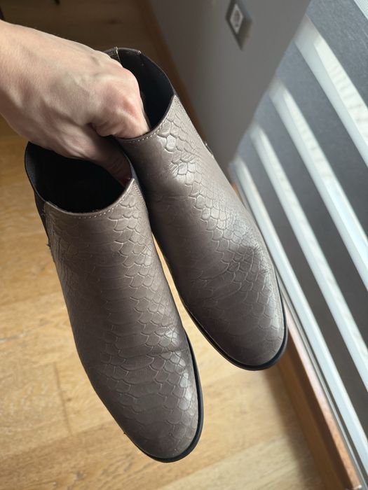 Ghete din piele naturala