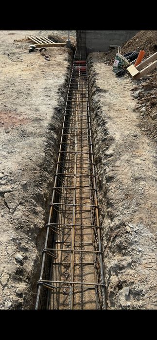 Firmă executăm constrcutii la roșu , garduri , scări , beciuri