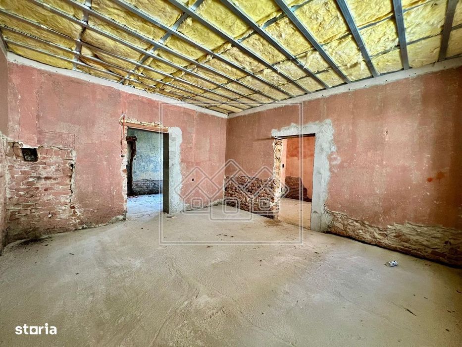 Casa de vanzare - 4 camere, 130 mp - Centrul Istoric