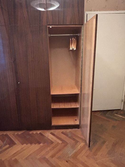 Гардероб - четерикрилен с надстройка. Втора употреба.