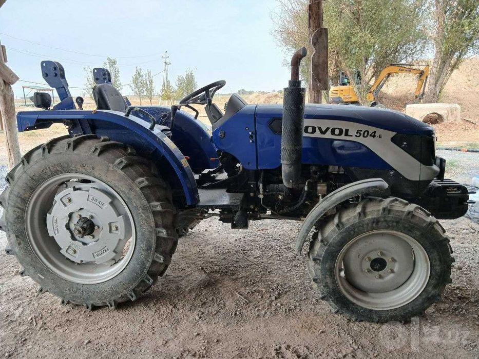 Traktor LOVOL504-E