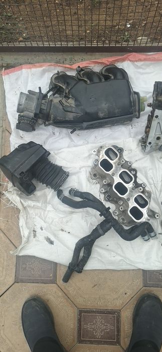 Мотор машины на разбор