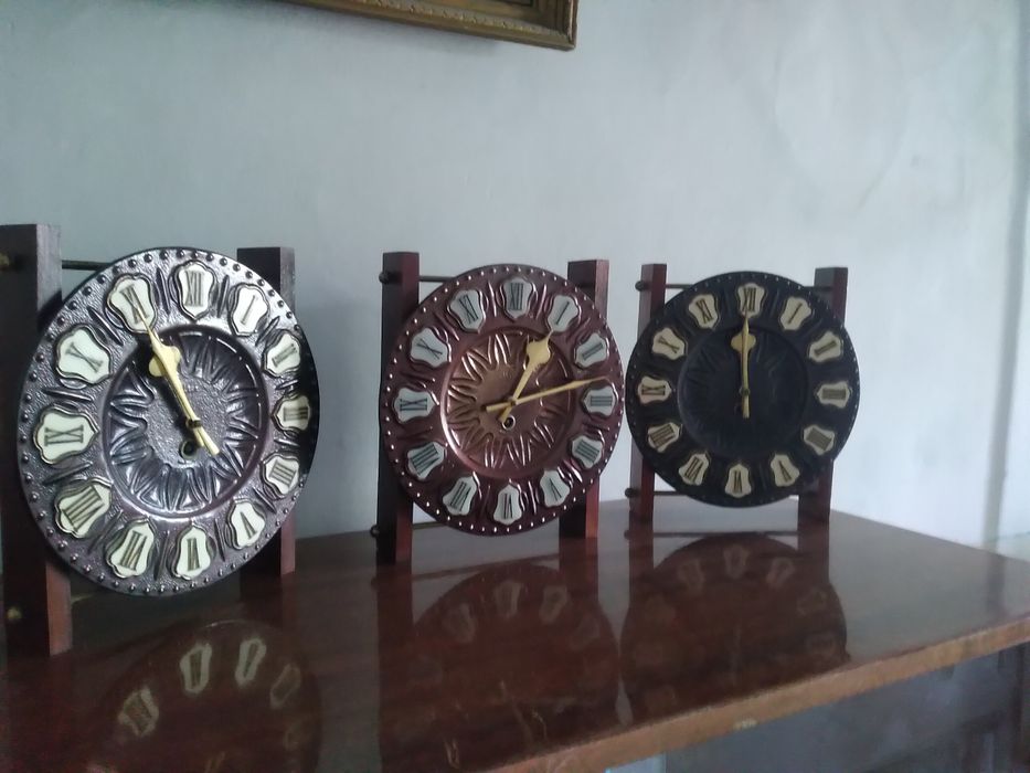 Продаются часы настенные 3 шт