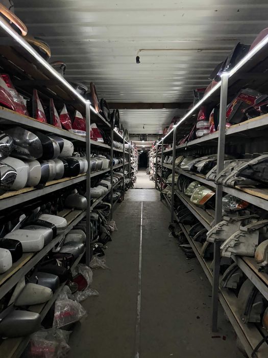 Боковые стекло (двери и кузова)