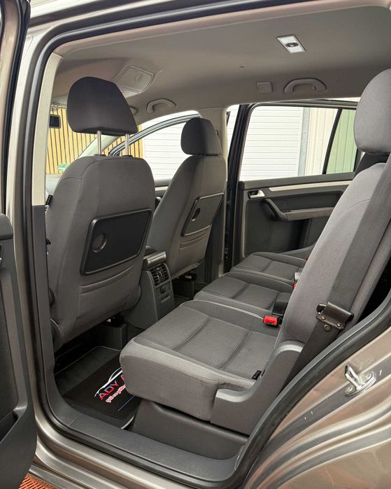 VW TOURAN 2,0 TDI . Clima, Scaune incalzite, Garantie 12 luni . Buy-Back