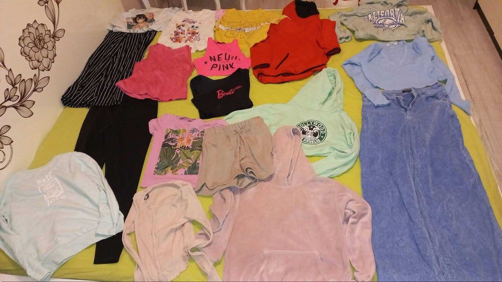 Огромен сет детски дрехи ,три якета и 6 чифта обувки за дете -около10г