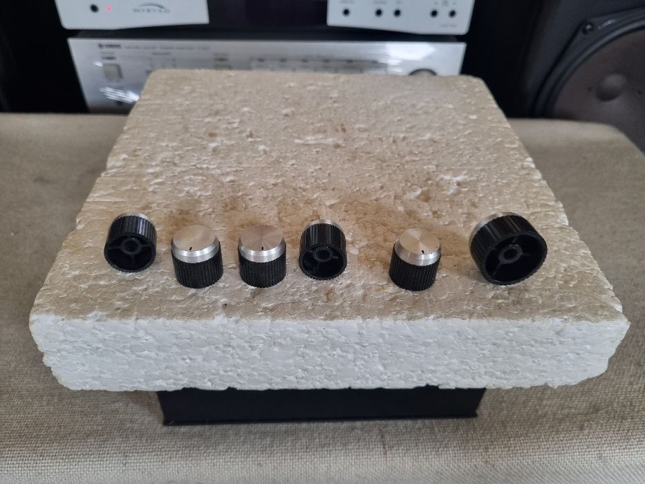 Set Butoane Amp Monarch. Pt ax striatii 6 mm. Impecabile.