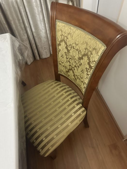 Продам стол и 18 стульев