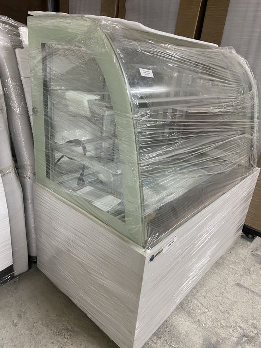 Vitrina frigorifica pentru prajituri culoare alba