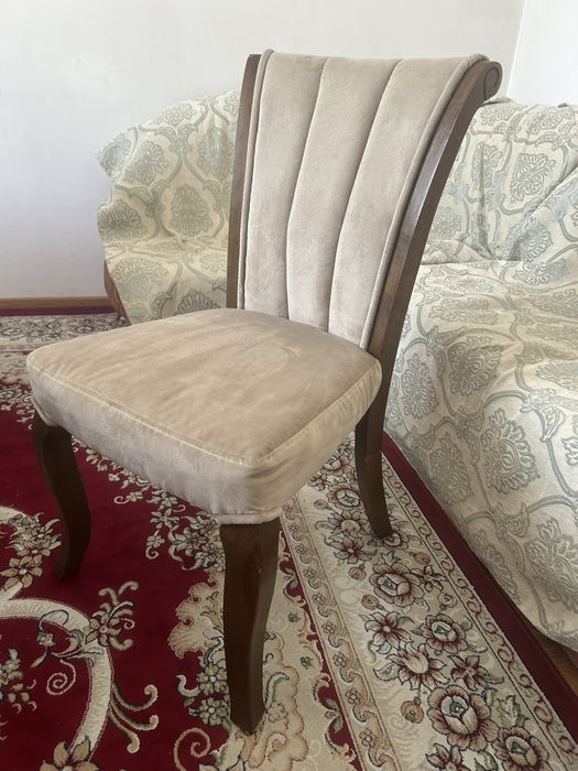 Стол со стульями