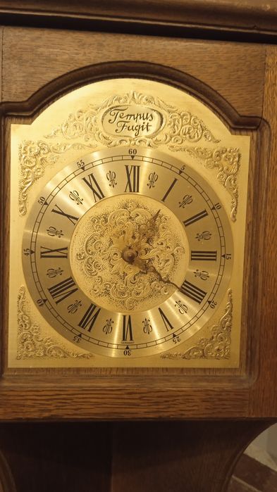 Ceas perete de colt, Tempus Fugit tip dulapior cu raft, lemn stejar