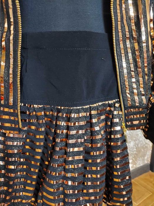 Девочке  праздничный костюм двойка