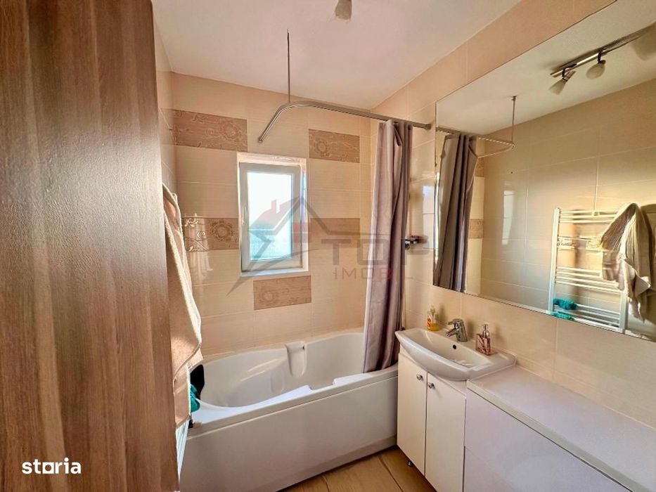 Apartament de vanzare 3 camere  boxă  loc de parcare - Valea Lupu