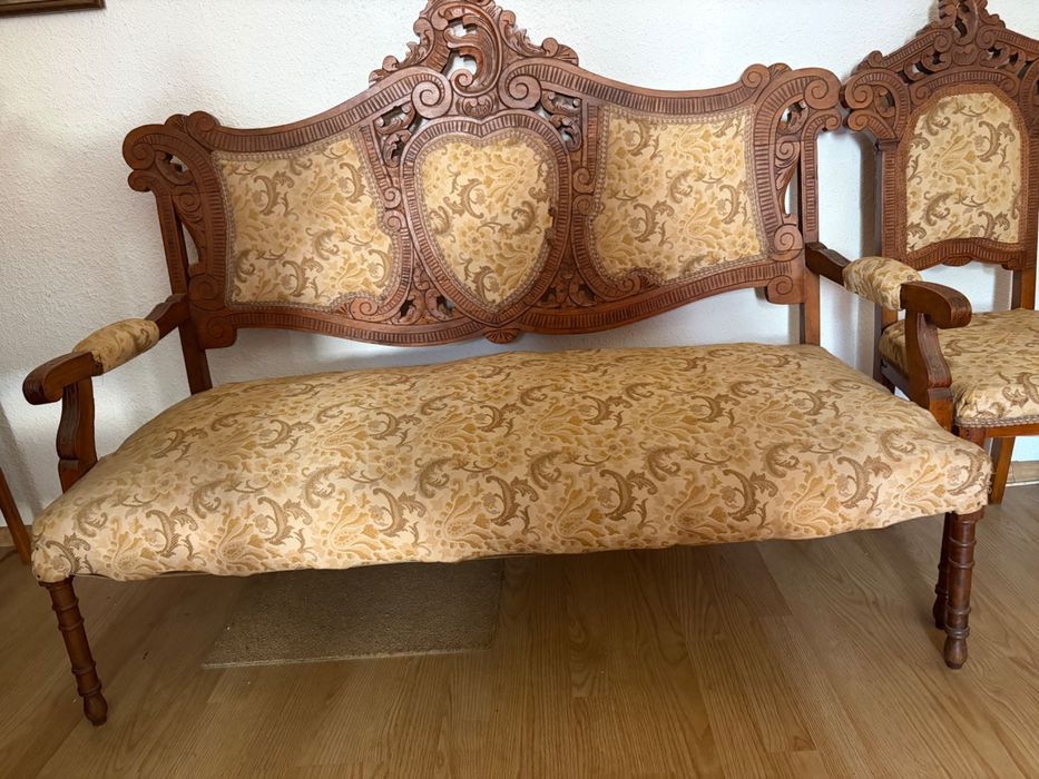 Mobilă veche de vânzare