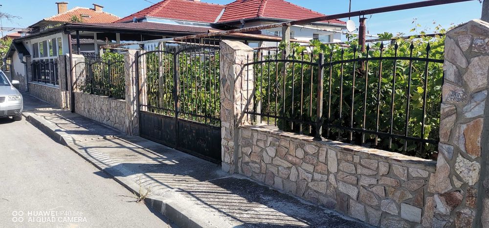 Собственик продава къща, цена 190000 евро.