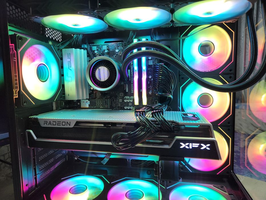 TOP Gaming PC | RX 7900 XTX 24GB 
5 9600X | 32GB DDR5