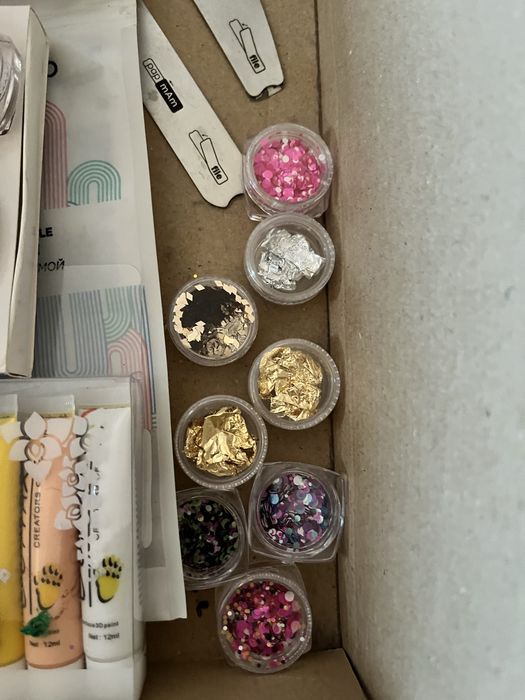 Декорации за маникюр- фолио, четки, бои, камъчета и др