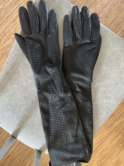 Кожанные перчатки новые