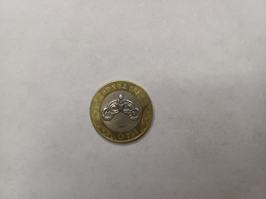 Продам монеты номиналом 100 тенге