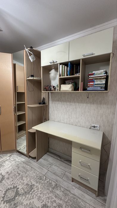 Продается уголок со шкафом и письменным столом