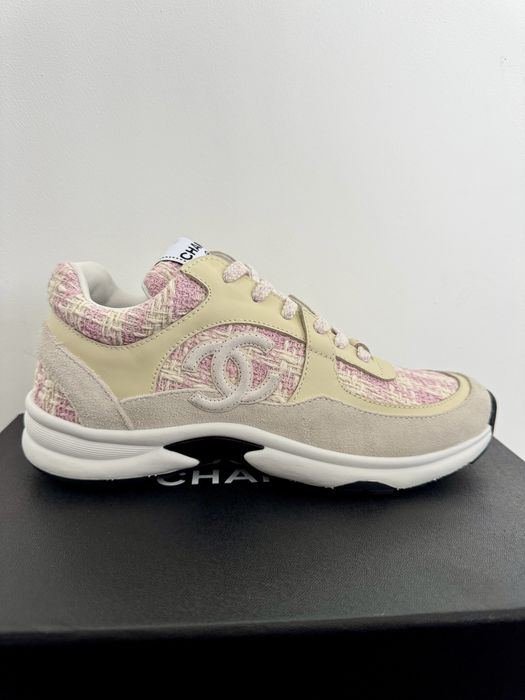 Chanel Tweed Suede Calfskin CC sneakers Ecru/Pink
