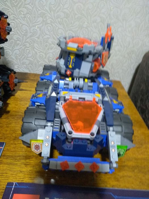 Продам фирменные Лего