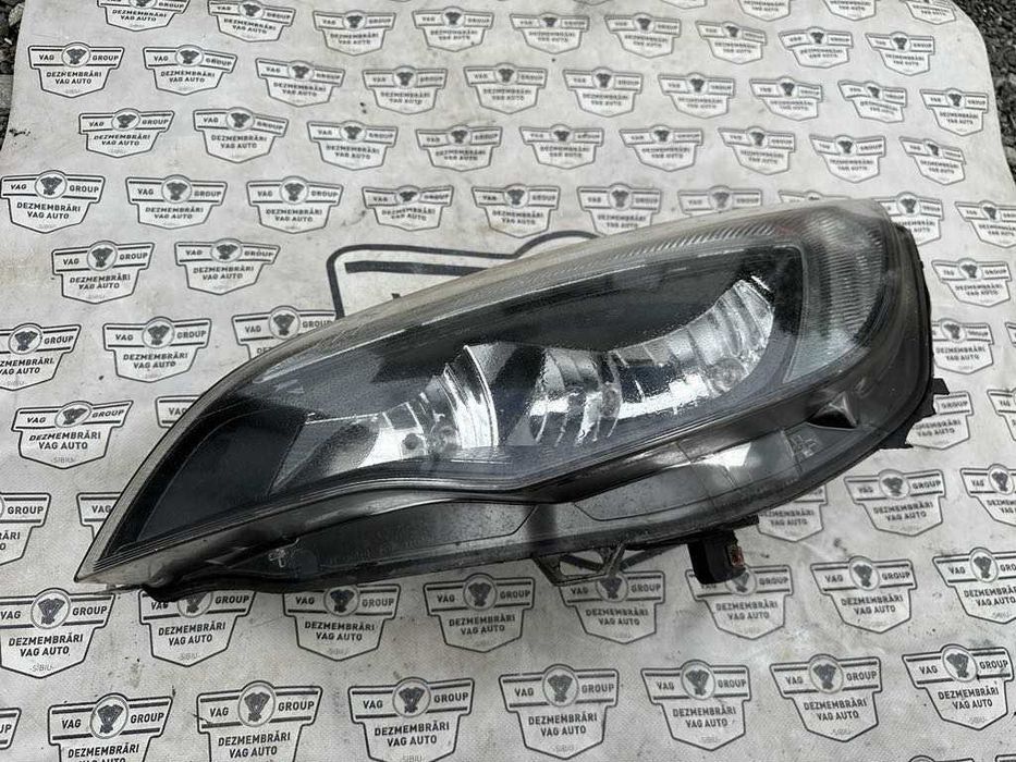 Far Stanga Opel Astra J Facelift 2014 Cod 1LG010011-09