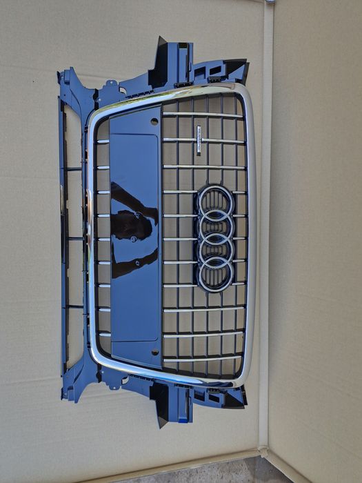 Grila centrala Audi Q5 8R NOUA 2008-2012