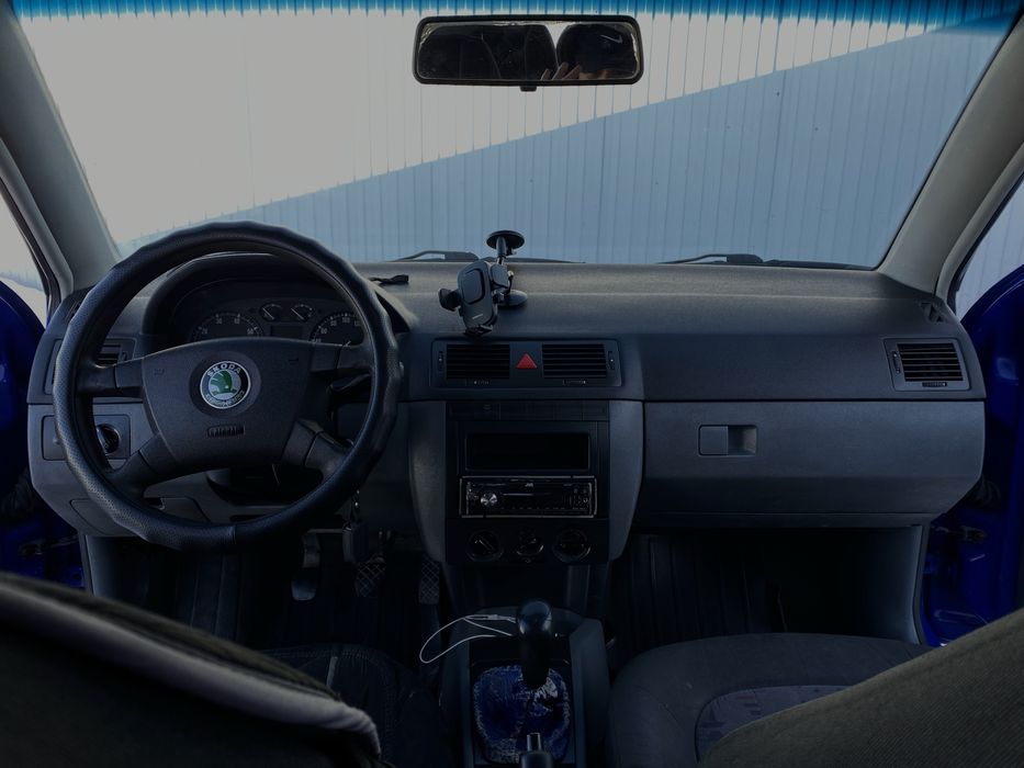 Продам skoda fabia 2003года