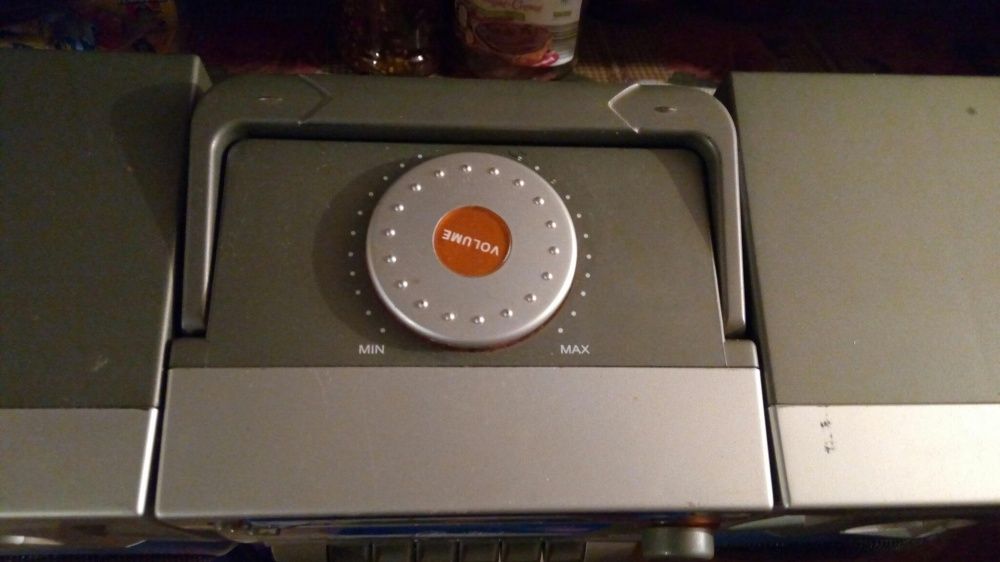 Radio casetofon cu caseta