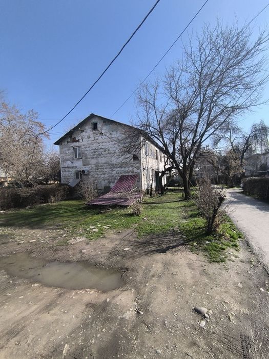 Продам 2-х комнатную на первом этаже. Спутник-8