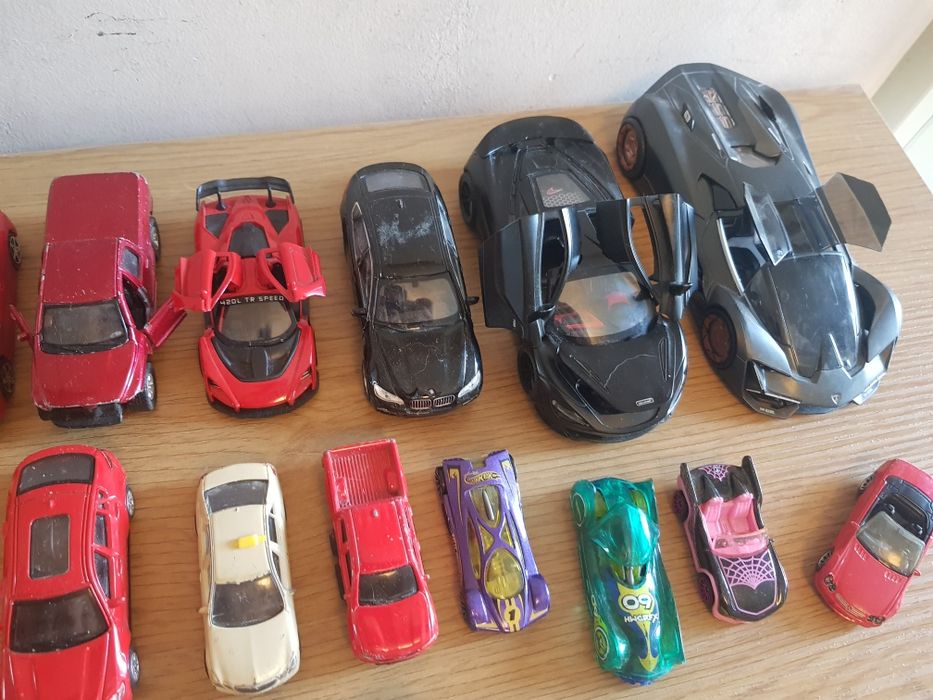 Колички matchbox u hotwheels
