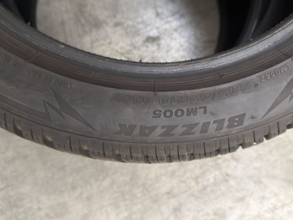 Vand 2 anvelope 245/45/18 bridgestone de iarnă sh